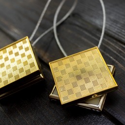 Magnet decorativ patrat, auriu